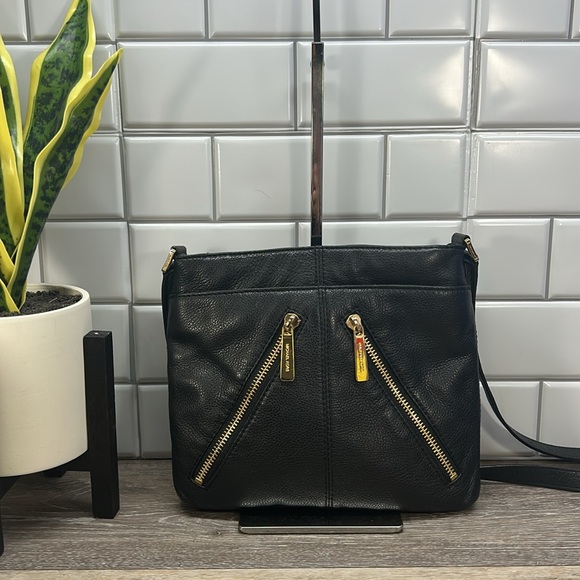 Michael Kors Handbags - Michael kors black leatehr crossbody